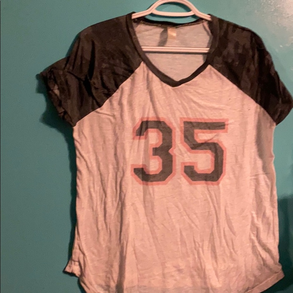 V neck tee